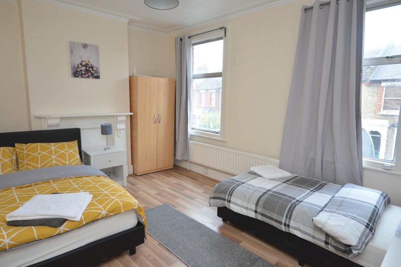 Cheerful 4 Bedroom House In Greater Londra Esterno foto