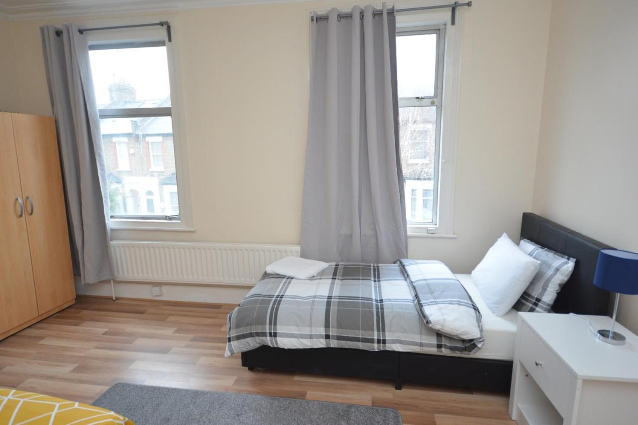 Cheerful 4 Bedroom House In Greater Londra Esterno foto