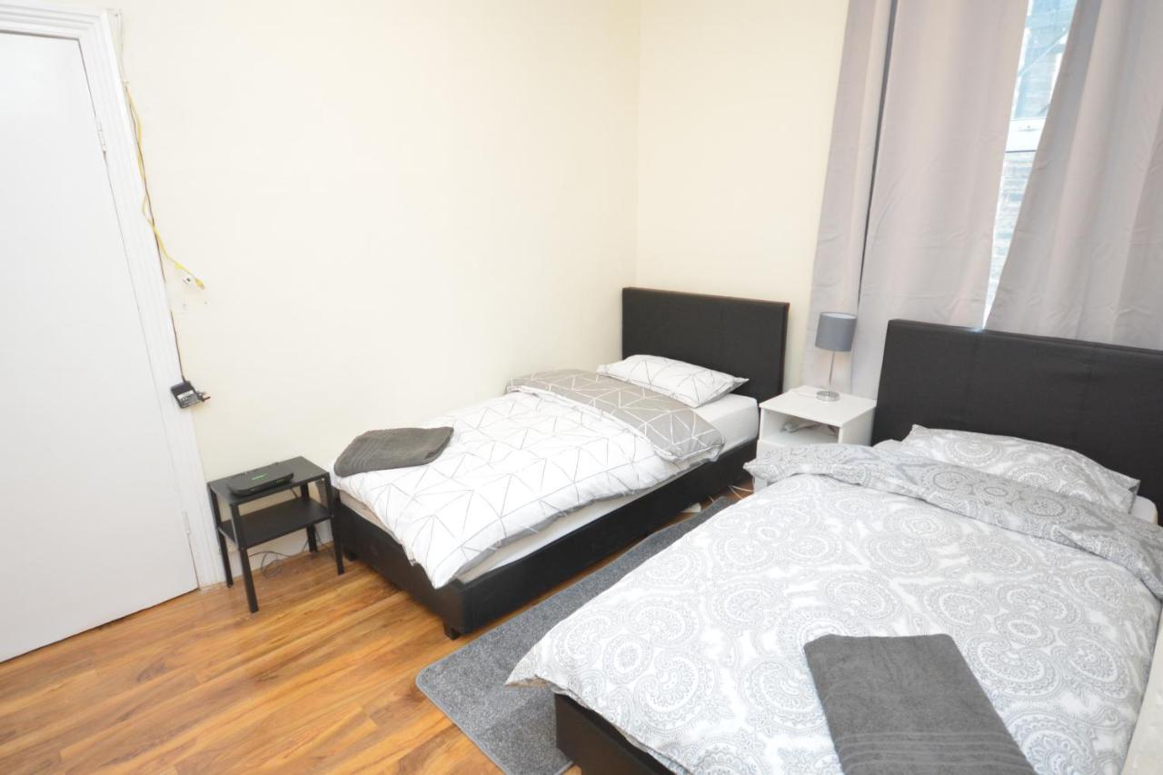 Cheerful 4 Bedroom House In Greater Londra Esterno foto